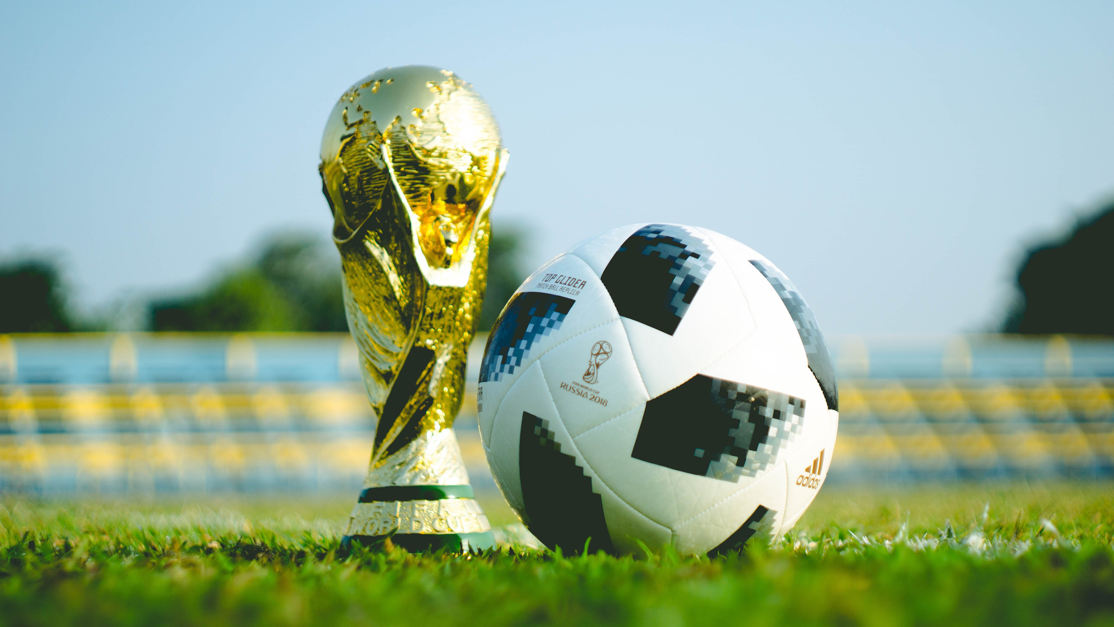 开云在线直播-从暗影到光芒，奥亚尔萨瓦尔如何用一脚捅射刺穿欧冠的傲慢